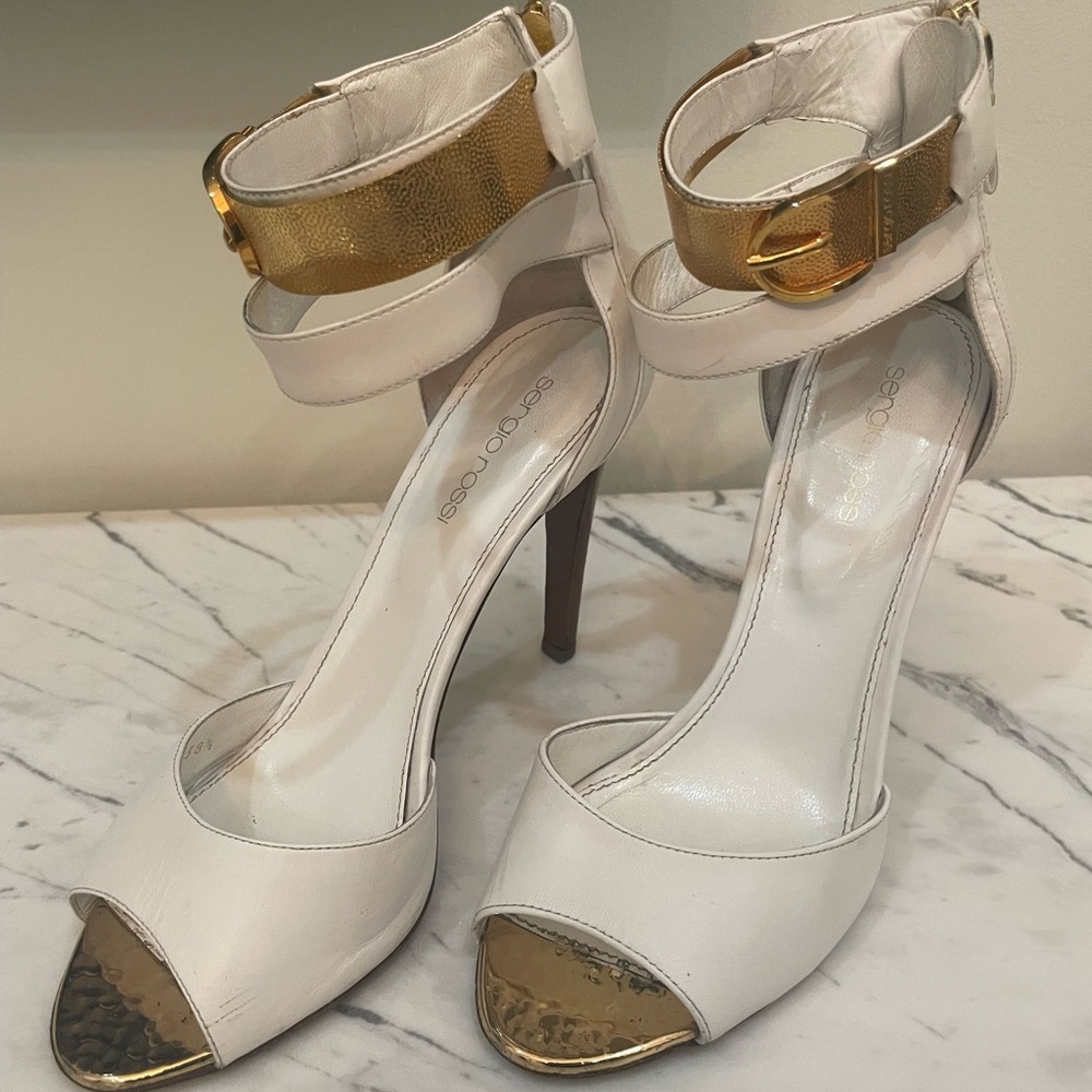 Sergio Rossi White Leather Gold Ankle Strap Heels Sandals Size 38.5 / 8.5